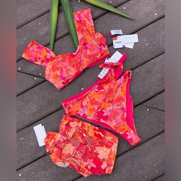 L*SPACE Bikini Set & Sarong - Gizelle Bikini Top Jack Knot Bitsy Bottom - L